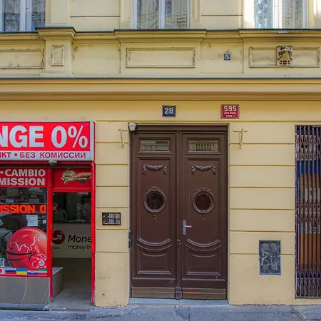 Spacious On Wenceslas Square Apartament Praga