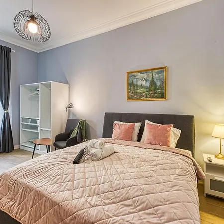 Spacious On Wenceslas Square Apartament Praga