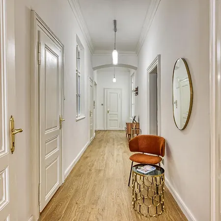 Spacious On Wenceslas Square Apartament